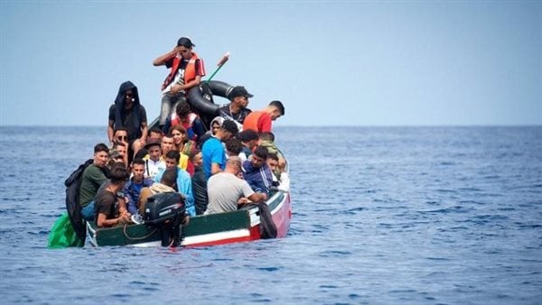 الضغوطات الإنسانية: معاناة المهاجرين غير الشرعيين في ليبيا