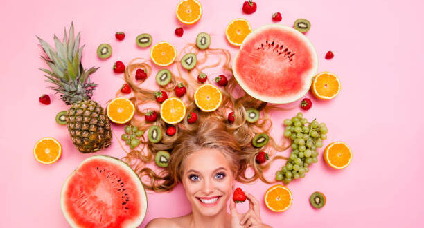 التغذية الذكية: تأثير النظام الغذائي على صحة البشرة والشعر